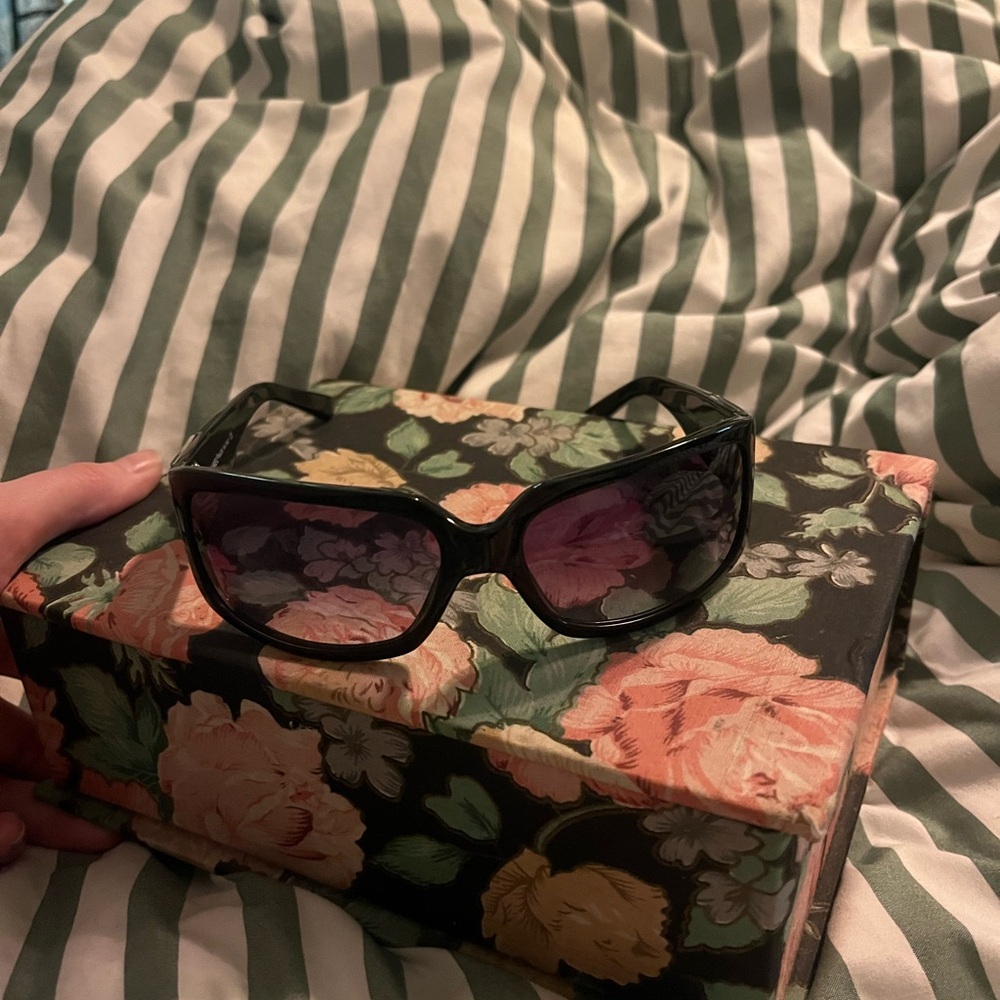 CHANEL sunglasses - Picture 2 of 6